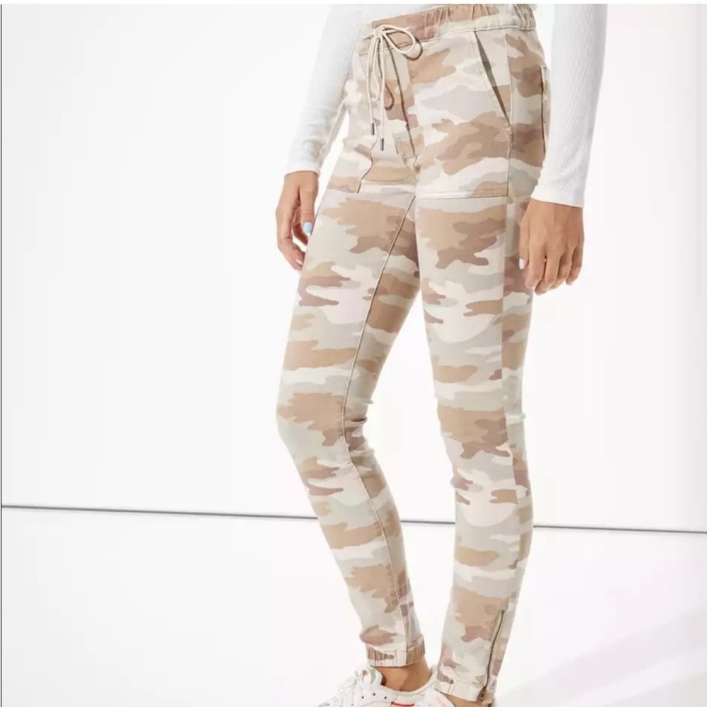 American Eagle beige camouflage drawstring pants